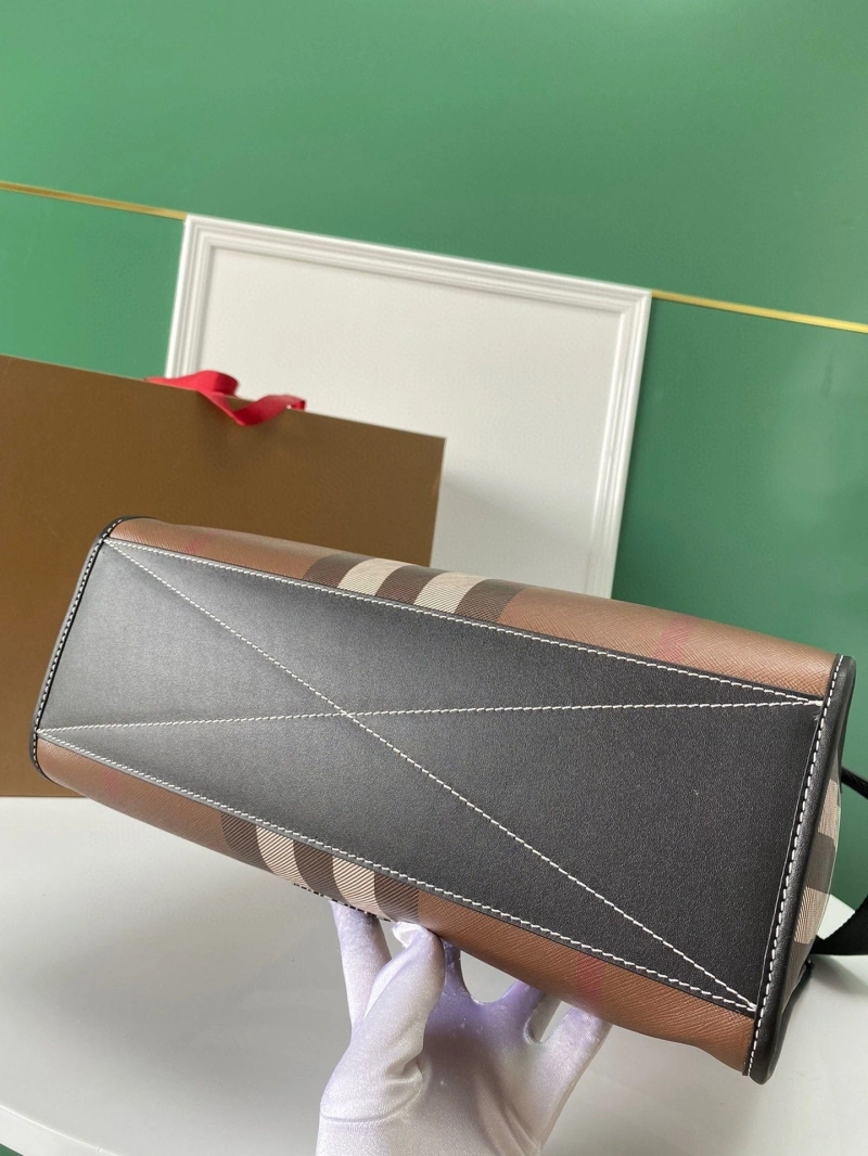 Burberry Shopping Bags 4237F-0274