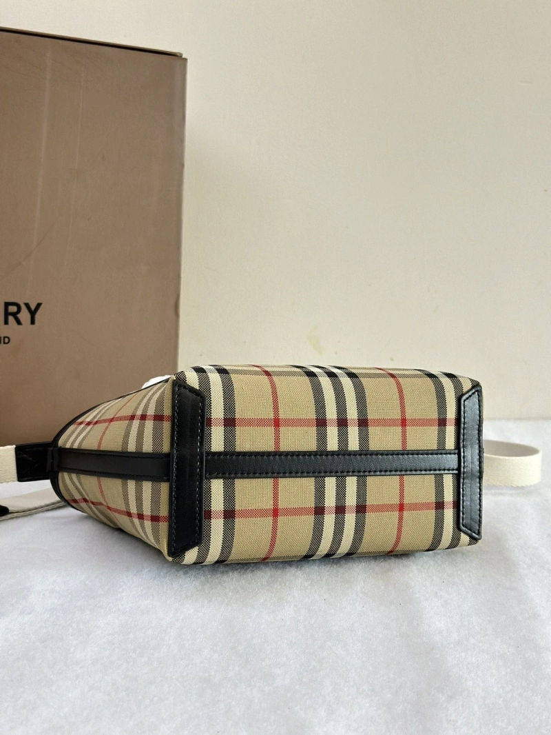 Burberry Shopping Bags 4237F-0310