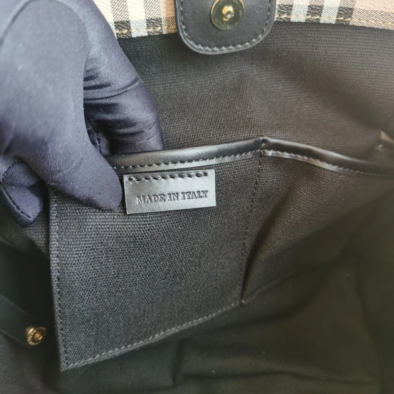 Burberry Shopping Bags 4237F-0377