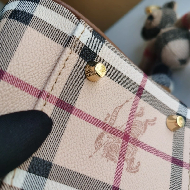 Burberry Shopping Bags 4237F-0379