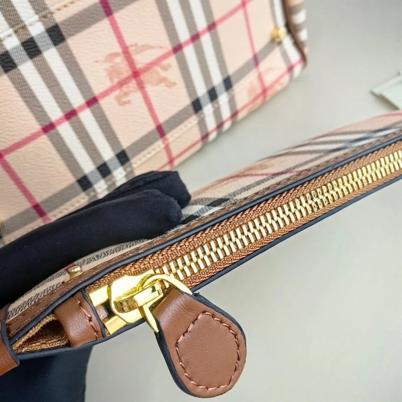 Burberry Shopping Bags 4237F-0381