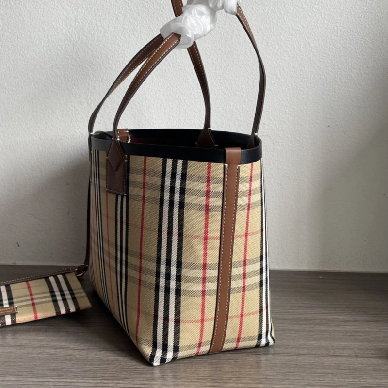 Burberry Shopping Bags 4237F-0449