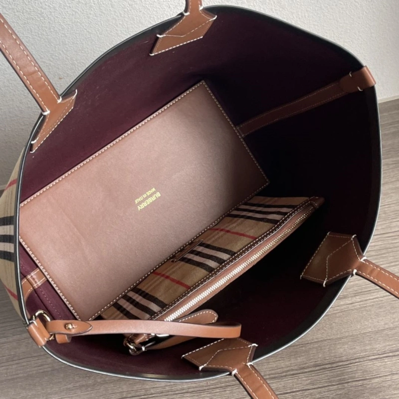Burberry Shopping Bags 4237F-0449