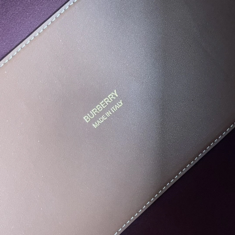 Burberry Shopping Bags 4237F-0449