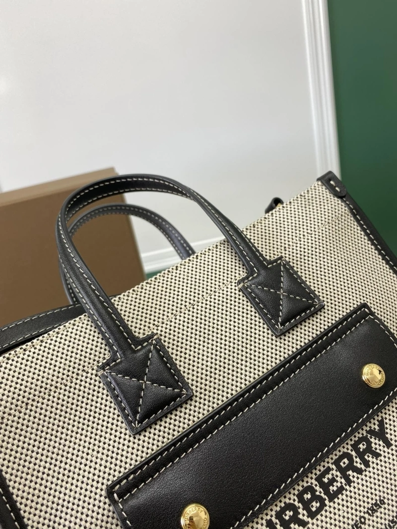 Burberry Shopping Bags 4237H-0024