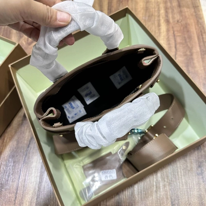 Burberry Shopping Bags 4237H-0081