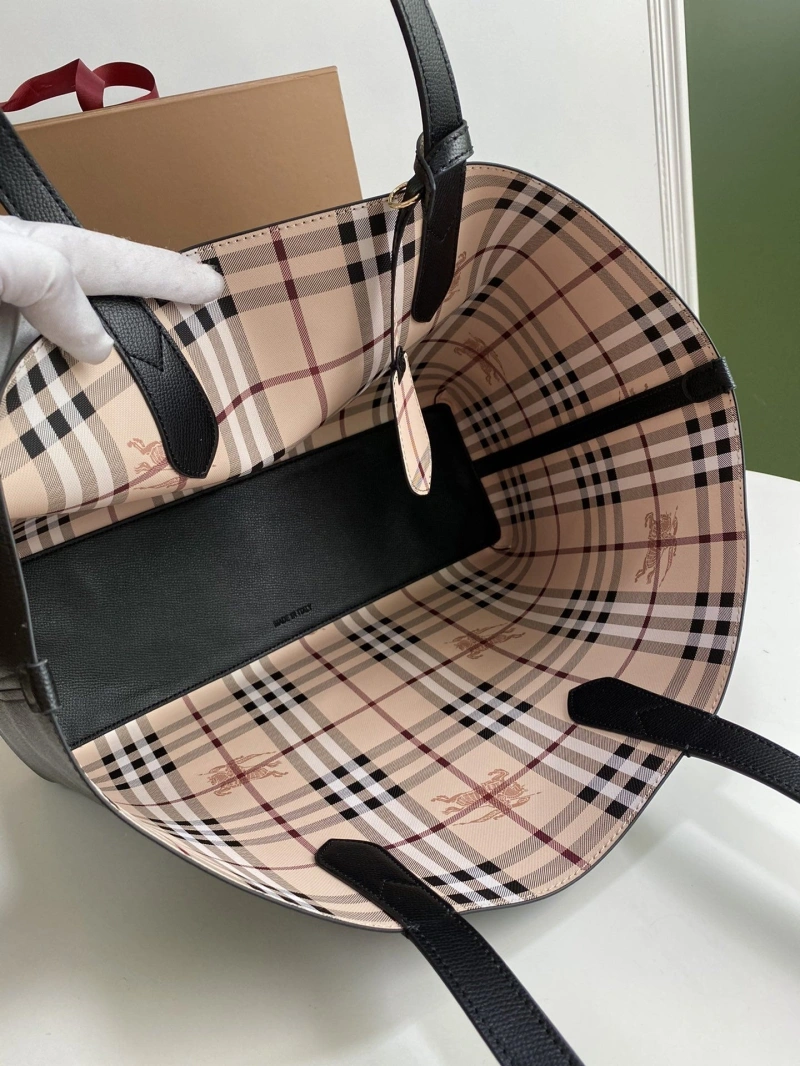 Burberry Shopping Bags 4237H-0093