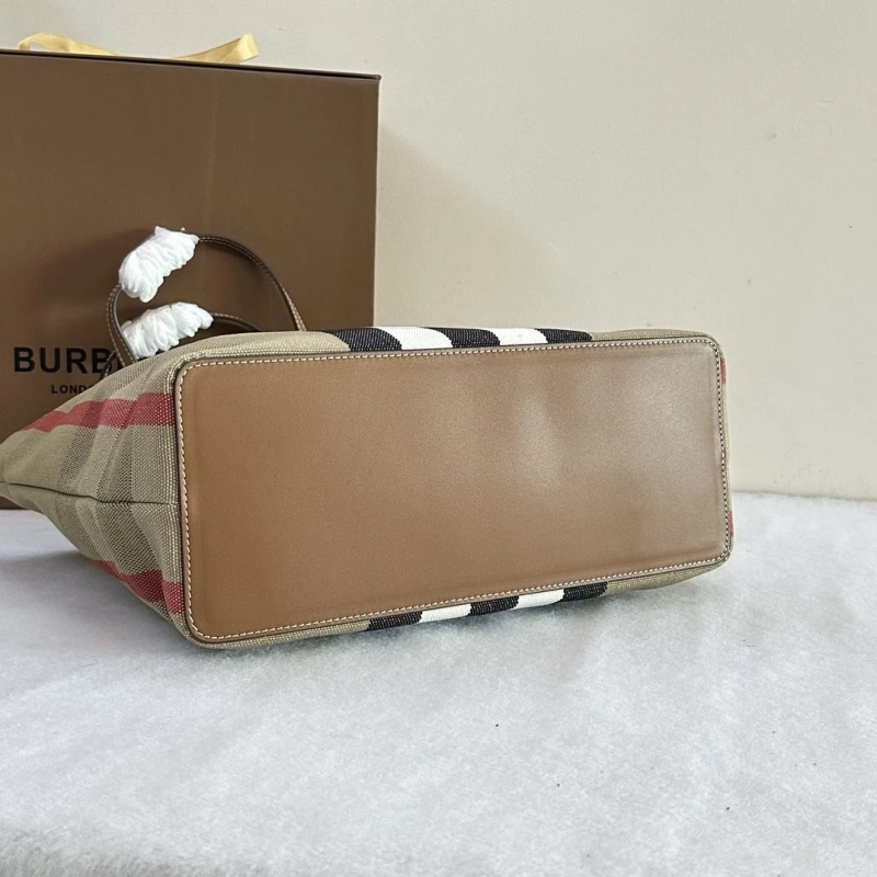 Burberry Shopping Bags 4237H-0146