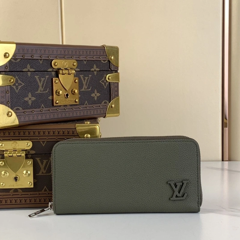 LV Wallets 4286A-0111