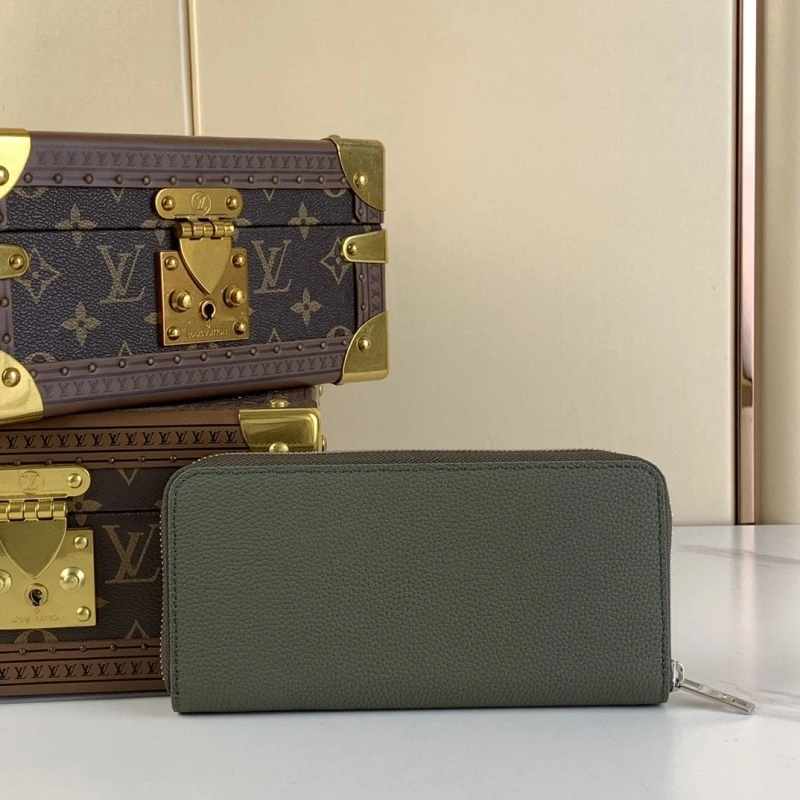 LV Wallets 4286A-0111