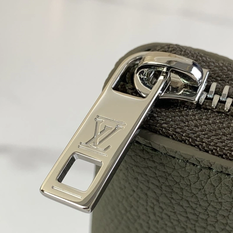 LV Wallets 4286A-0111