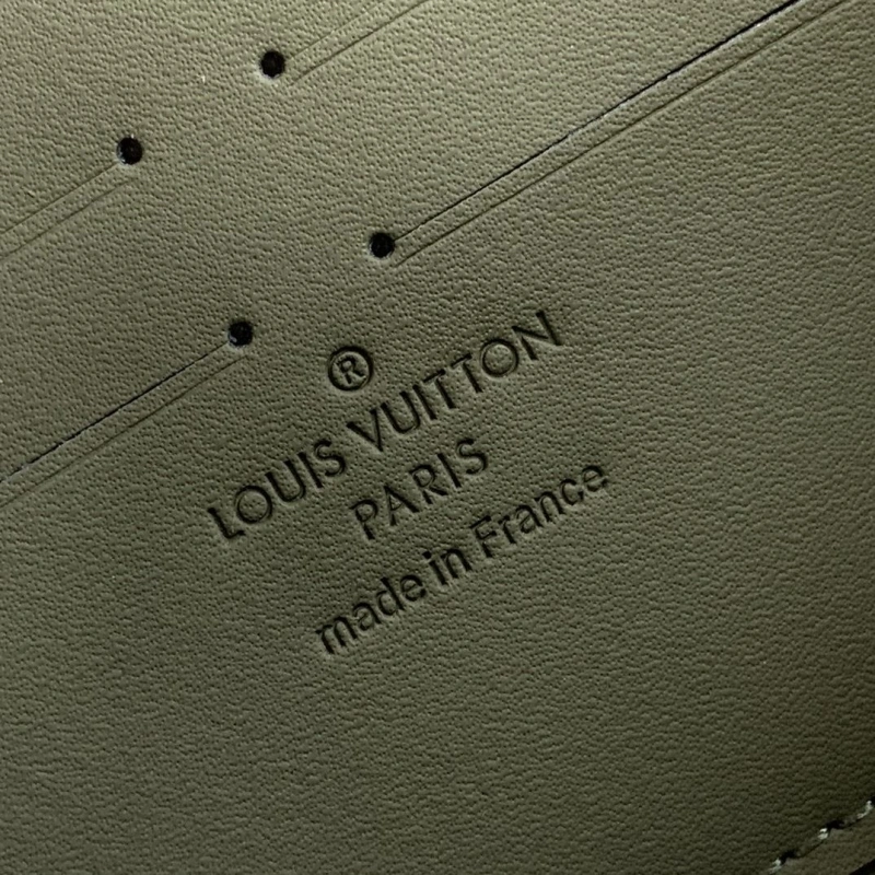 LV Wallets 4286A-0111