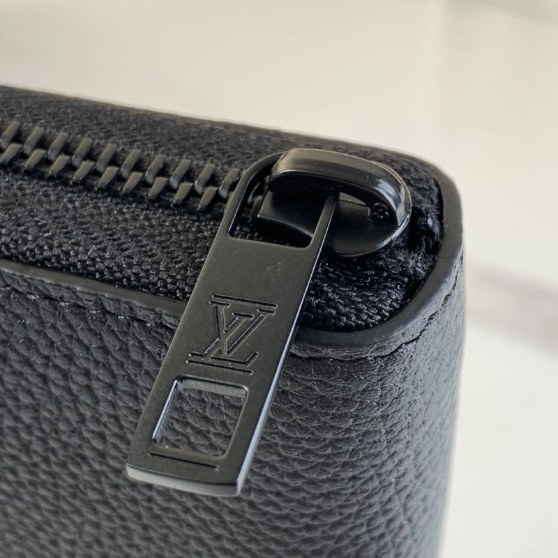 LV Wallets 4286A-0112