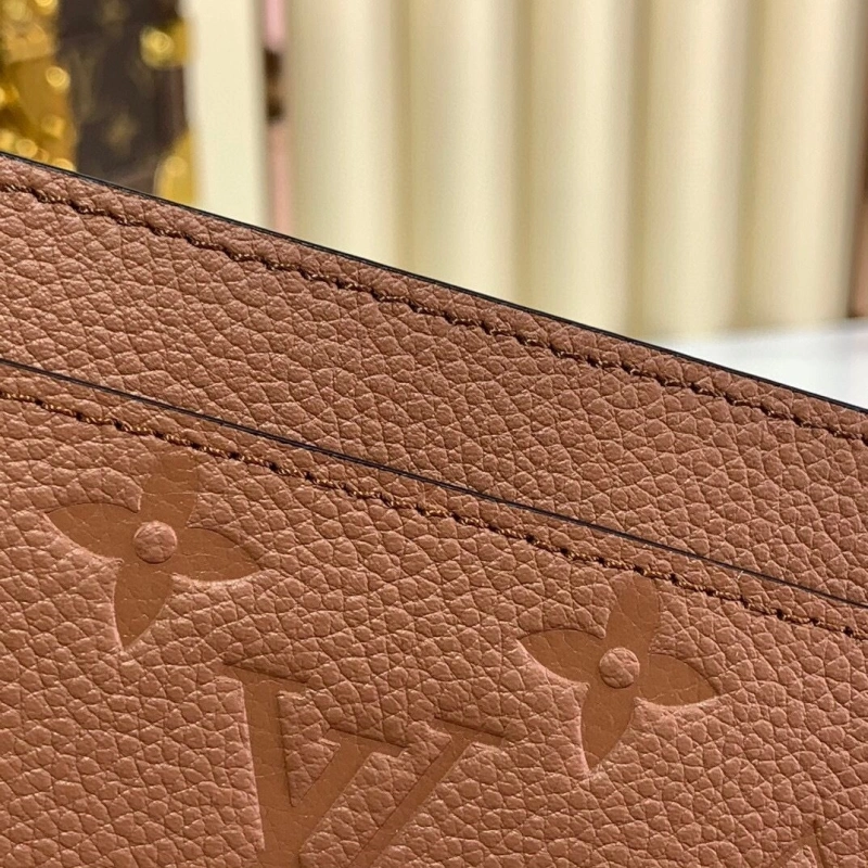 LV Wallets 4286A-0212