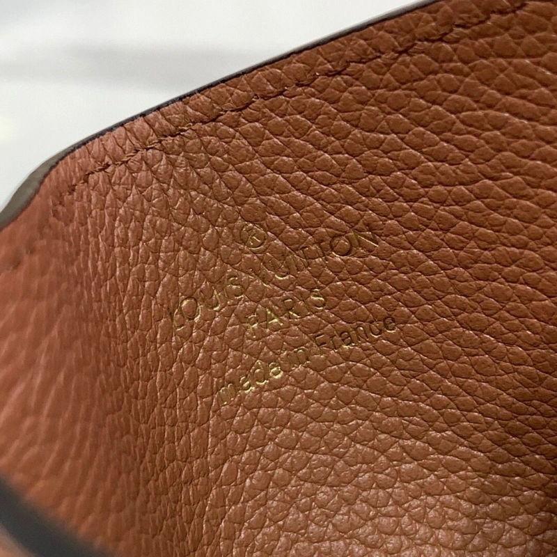 LV Wallets 4286A-0212