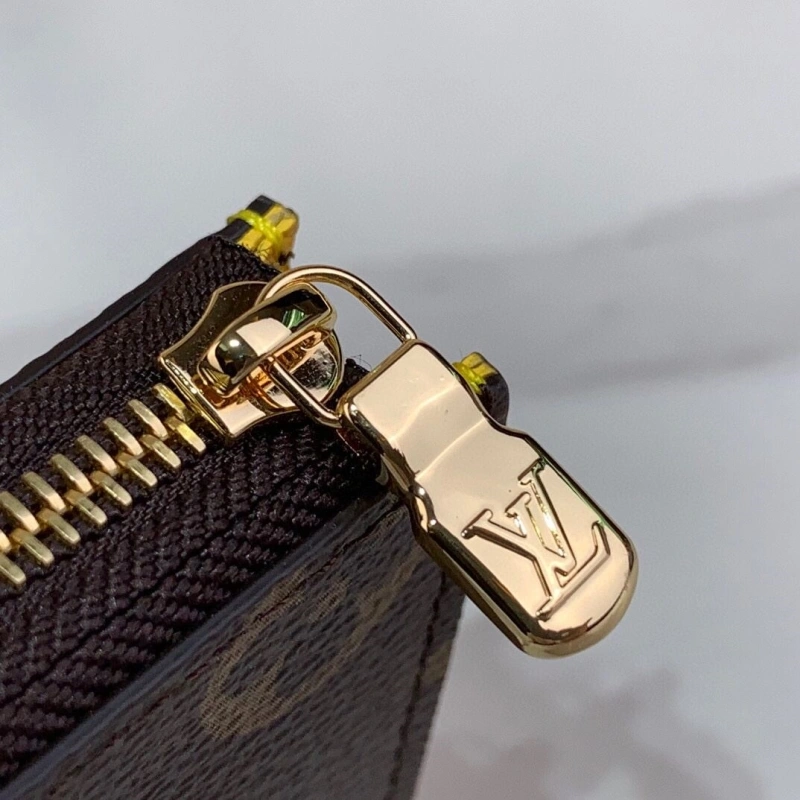 LV Wallets 4286A-0217