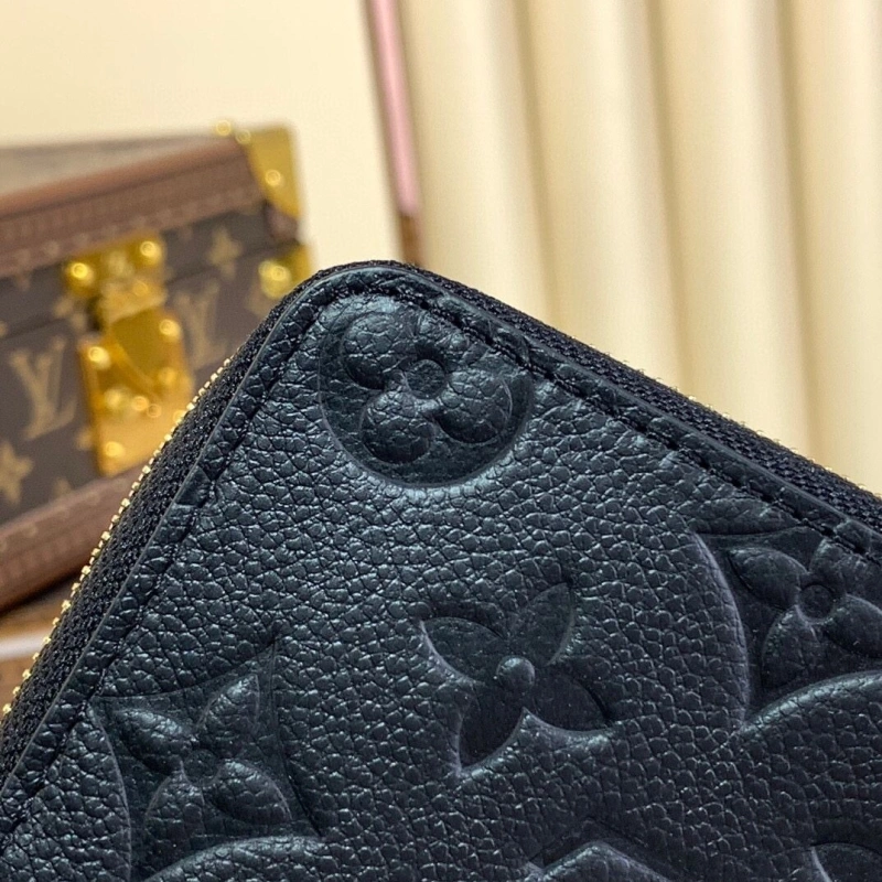 LV Wallets 4286A-0218