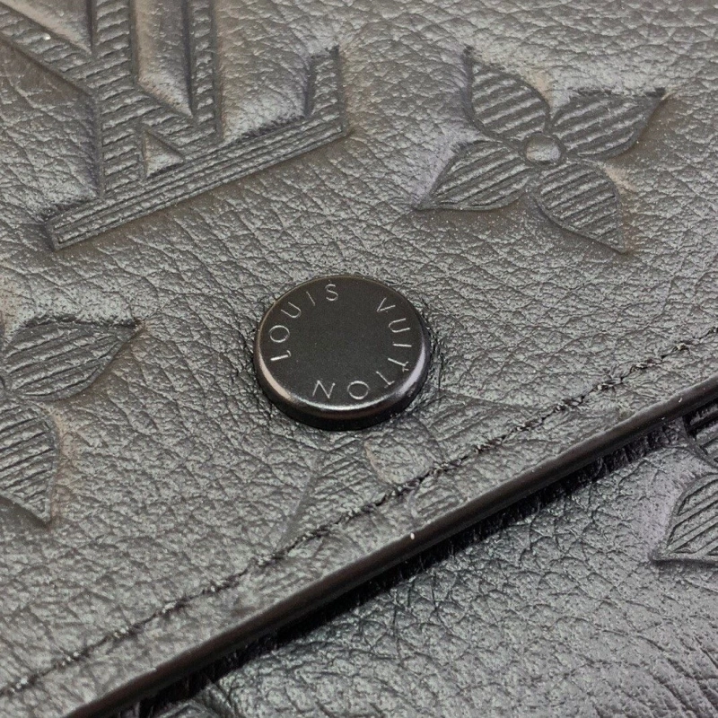 LV Wallets 4286A-0221