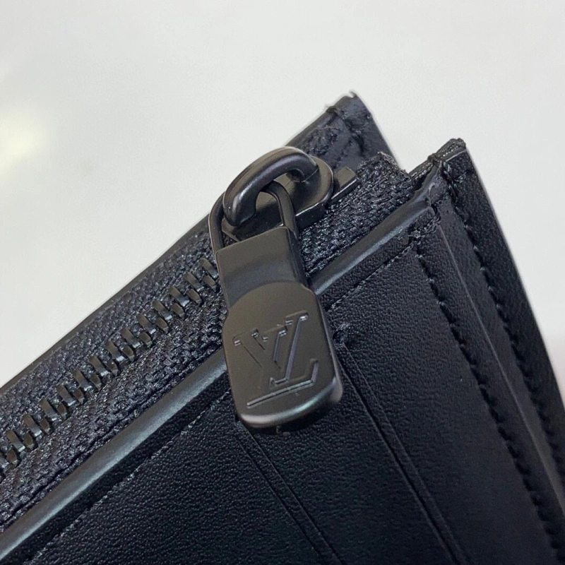 LV Wallets 4286A-0221