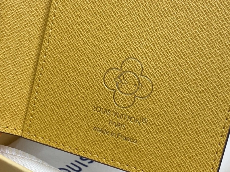 LV Wallets 4286A-0279