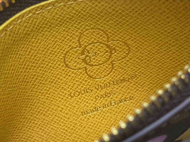 LV Wallets 4286A-0281