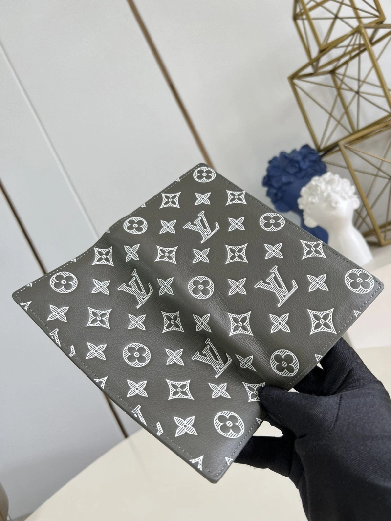 LV Wallets 4286A-0296