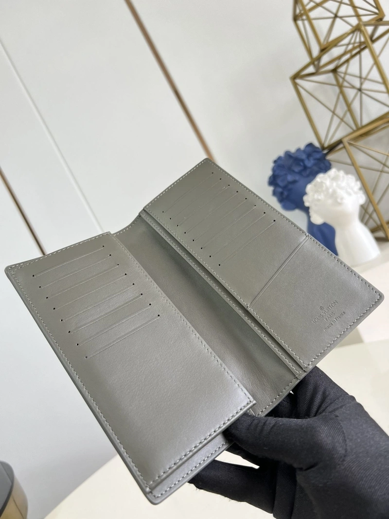 LV Wallets 4286A-0296