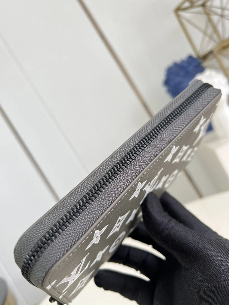 LV Wallets 4286A-0298