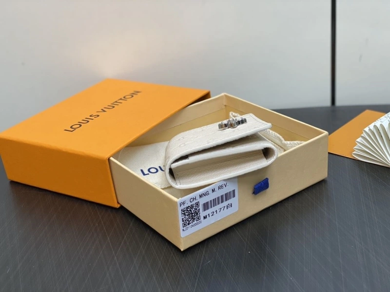 LV Wallets 4286A-0311