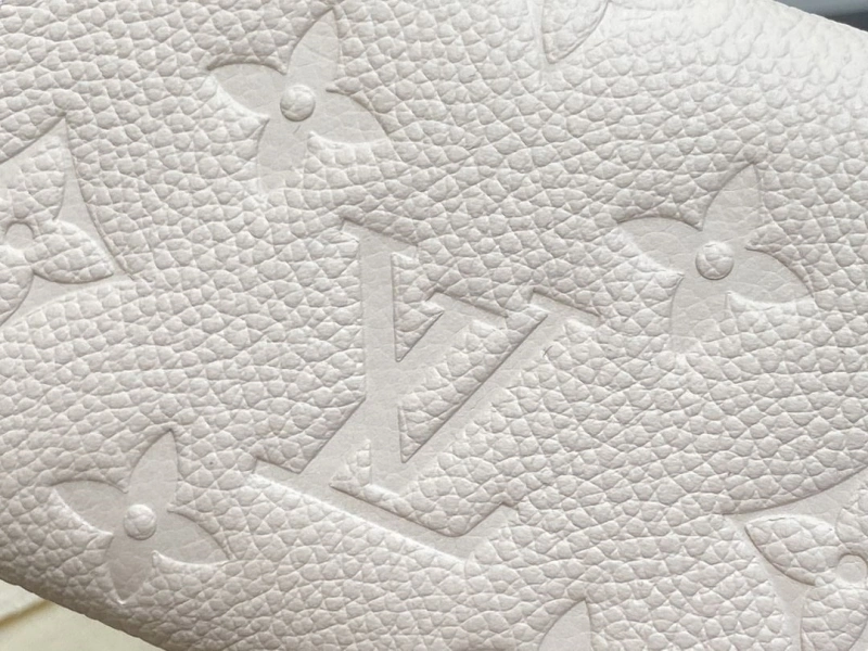 LV Wallets 4286A-0311