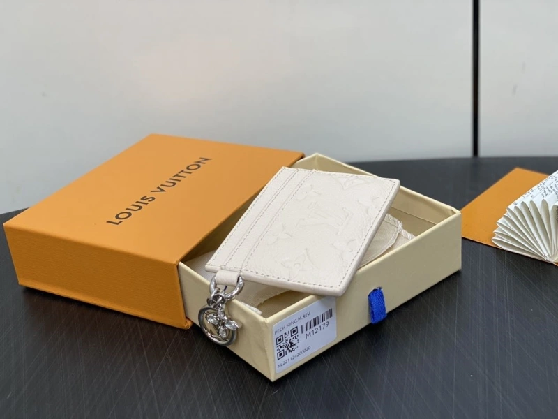 LV Wallets 4286A-0312