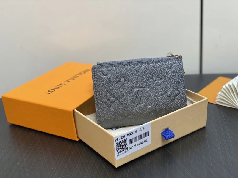 LV Wallets 4286A-0316