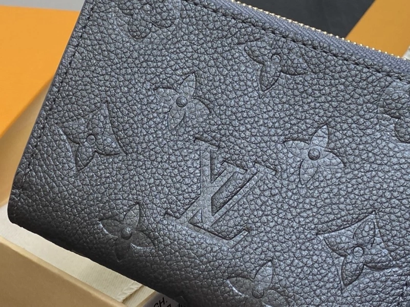 LV Wallets 4286A-0316