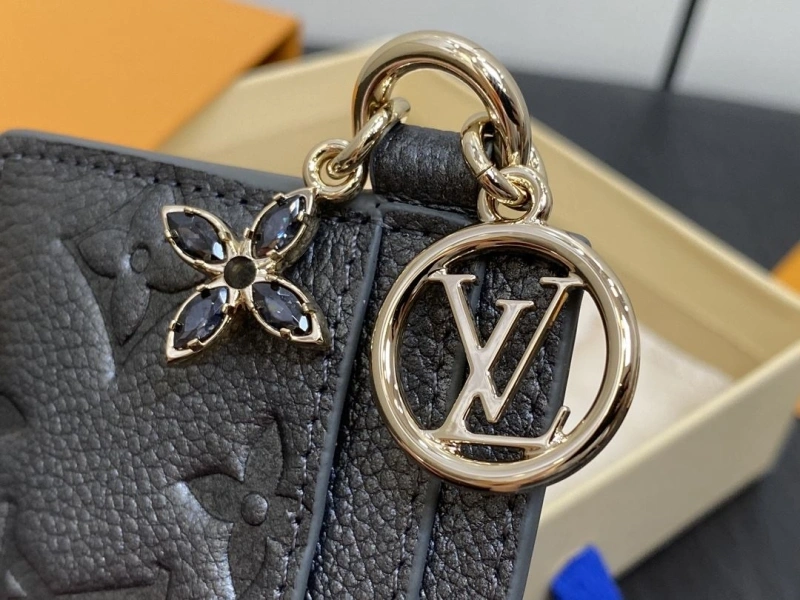 LV Wallets 4286A-0318