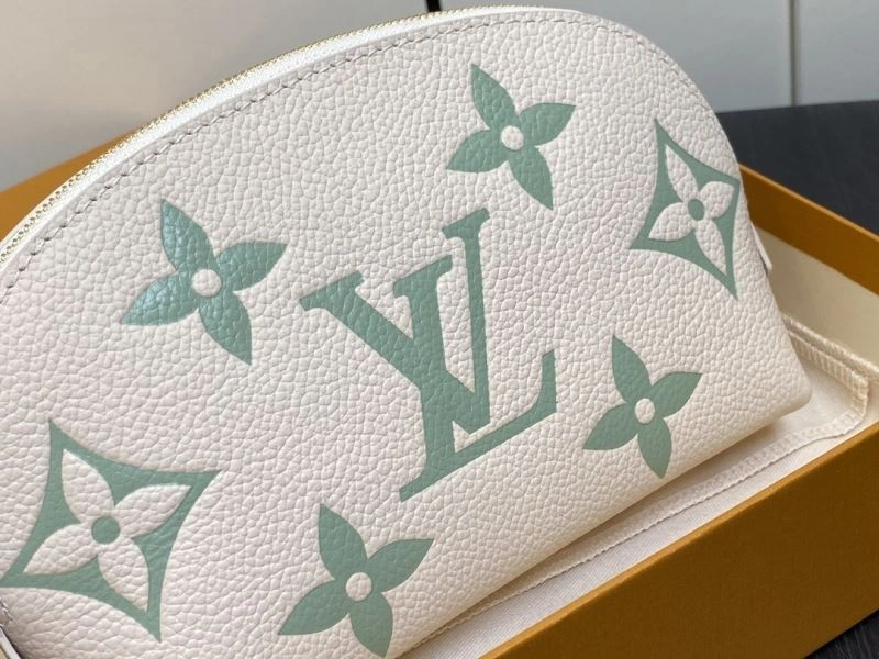 LV Clutch Bags 4286D-0095