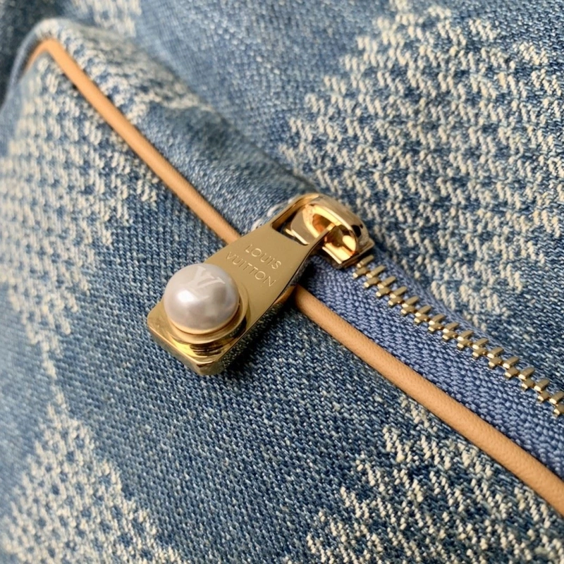 LV Backpacks 4286G-0051