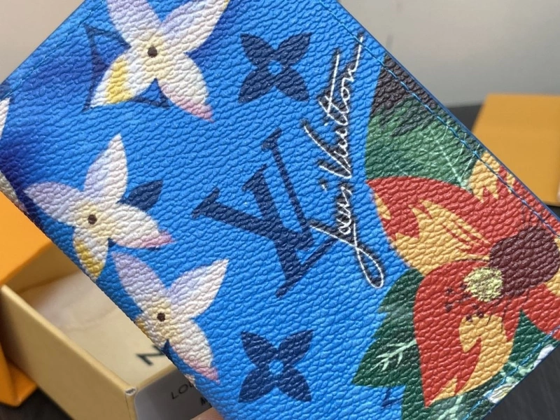 LV Wallets 4286G-0121