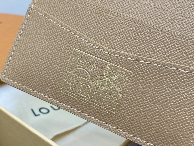 LV Wallets 4286G-0123