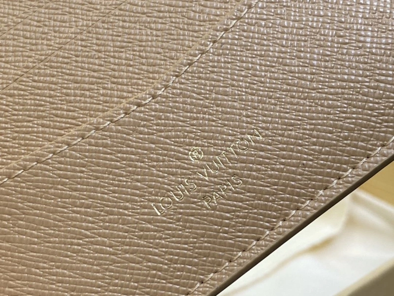 LV Wallets 4286G-0123