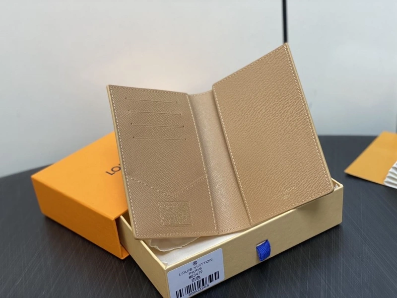 LV Wallets 4286G-0125