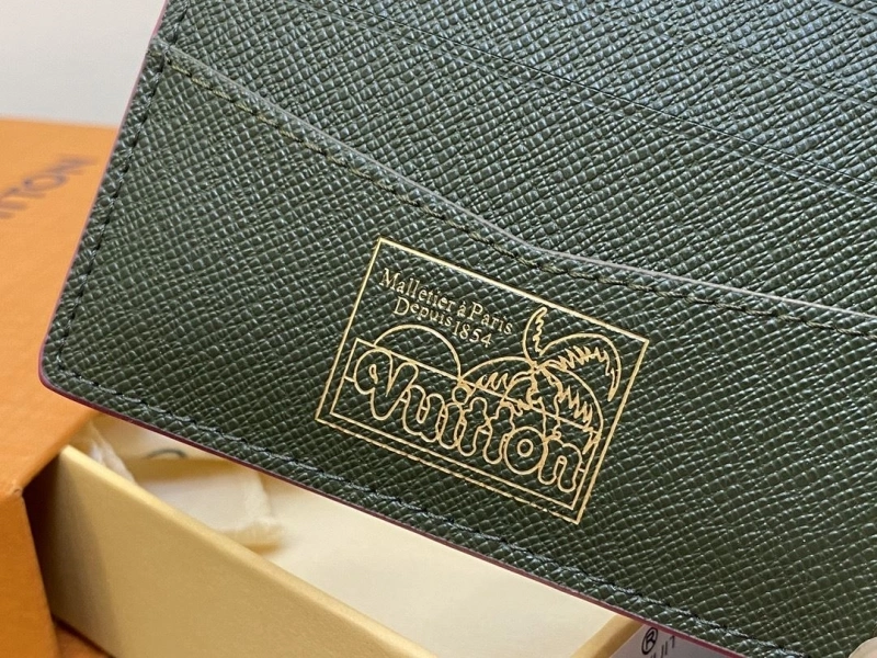 LV Wallets 4286G-0126