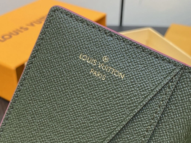 LV Wallets 4286G-0127