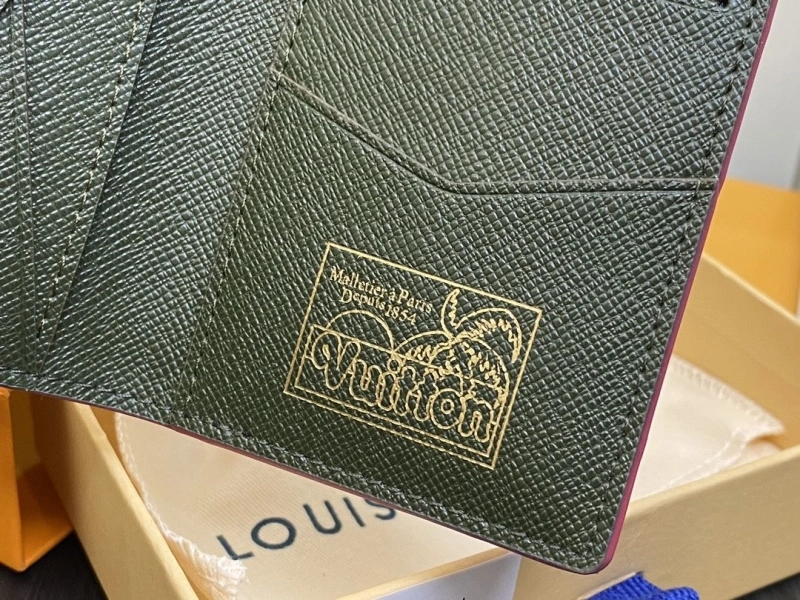 LV Wallets 4286G-0127