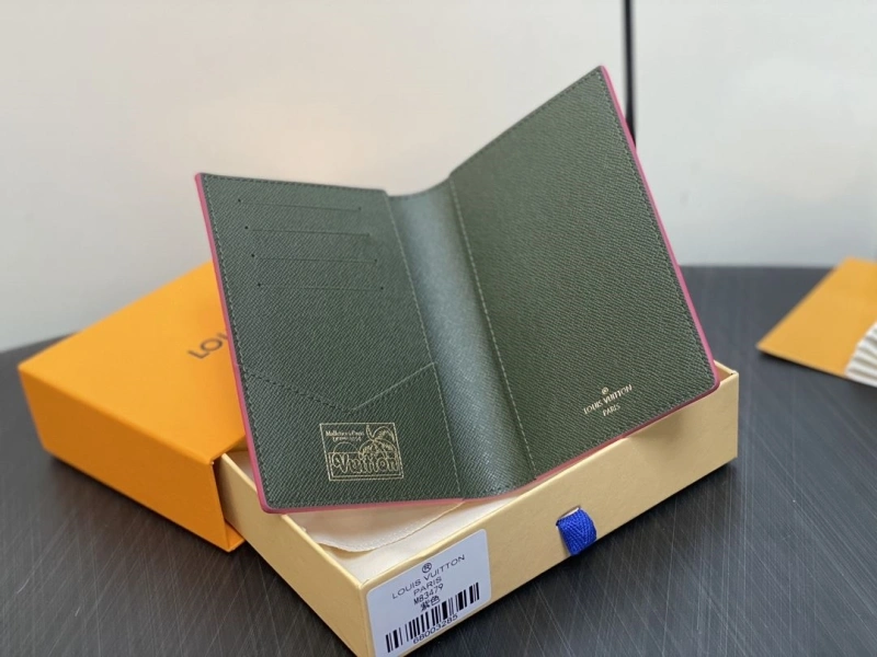 LV Wallets 4286G-0128