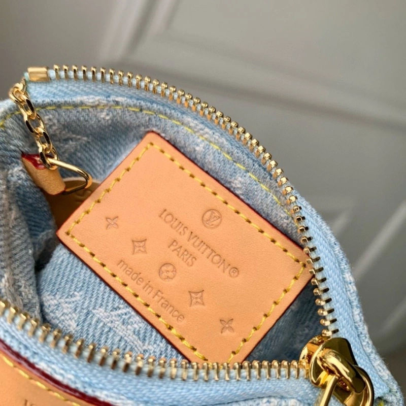 LV Wallets 4286G-0133