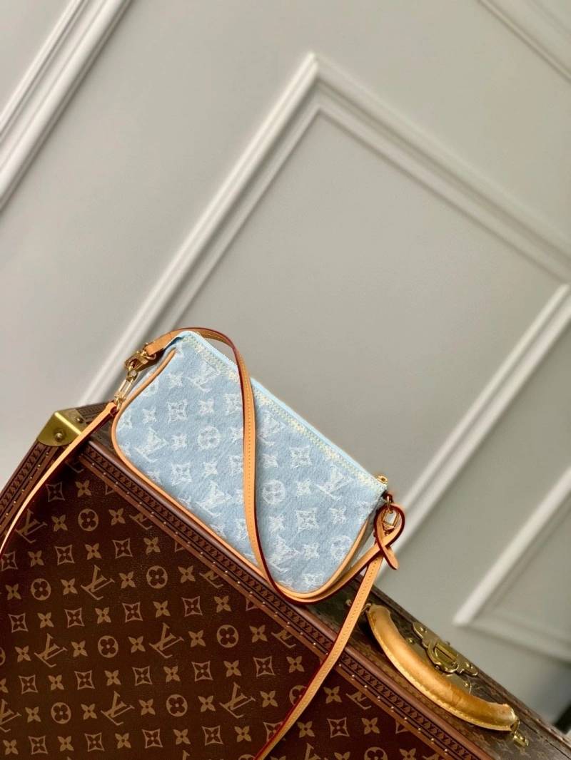 LV Backpacks 4286G-0136