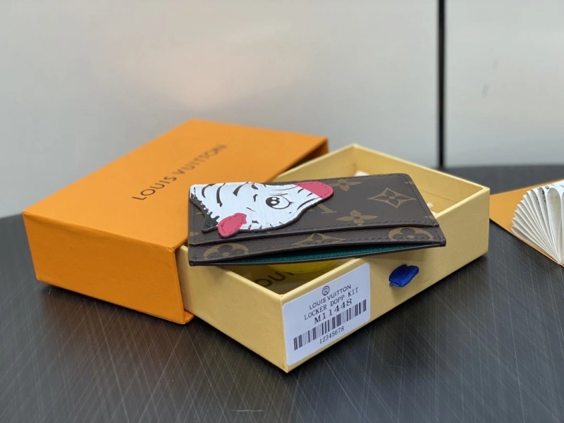 LV Wallets 4286G-0177