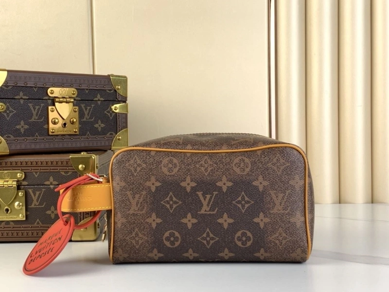 LV Cosmetic Bags 4286G-0239