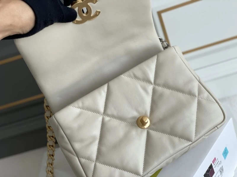 Chanel 19 Bags 4345D-0010