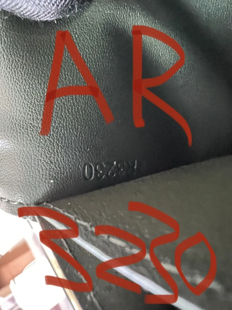 LV Wallets 4365A-0148